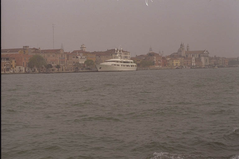 050.jpg